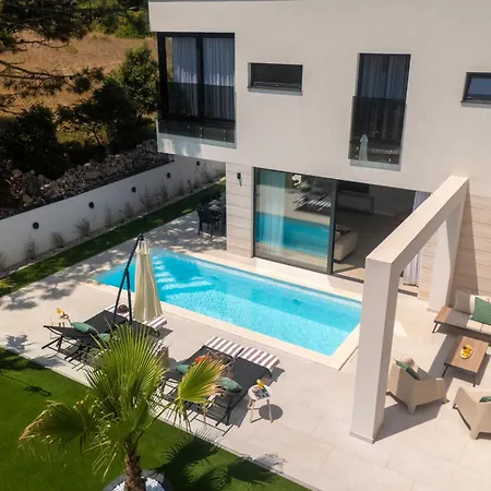 Carla Maria Villa